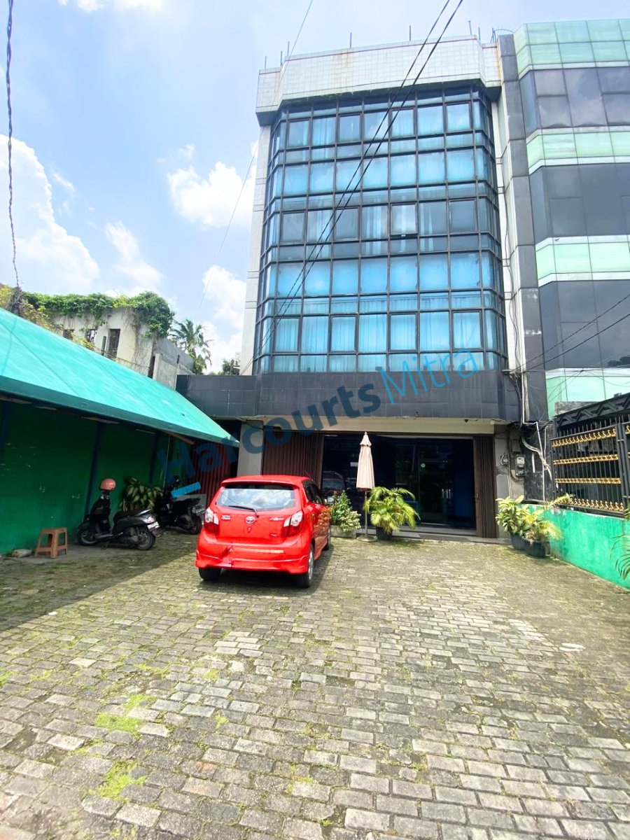 RUKO SIAP PAKAI 4 ½ LANTAI, LOKASI STRATEGIS, PINGGIR JALAN UTAMA, RAWAMANGUN, JAKARTA TIMUR