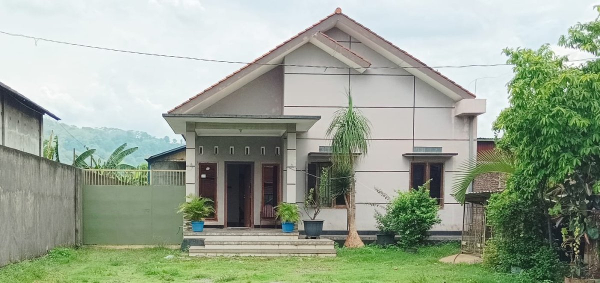 Aset Komersial Strategis: Gudang Jalan Raya Weleri Bonus Rumah Tinggal Siap Huni