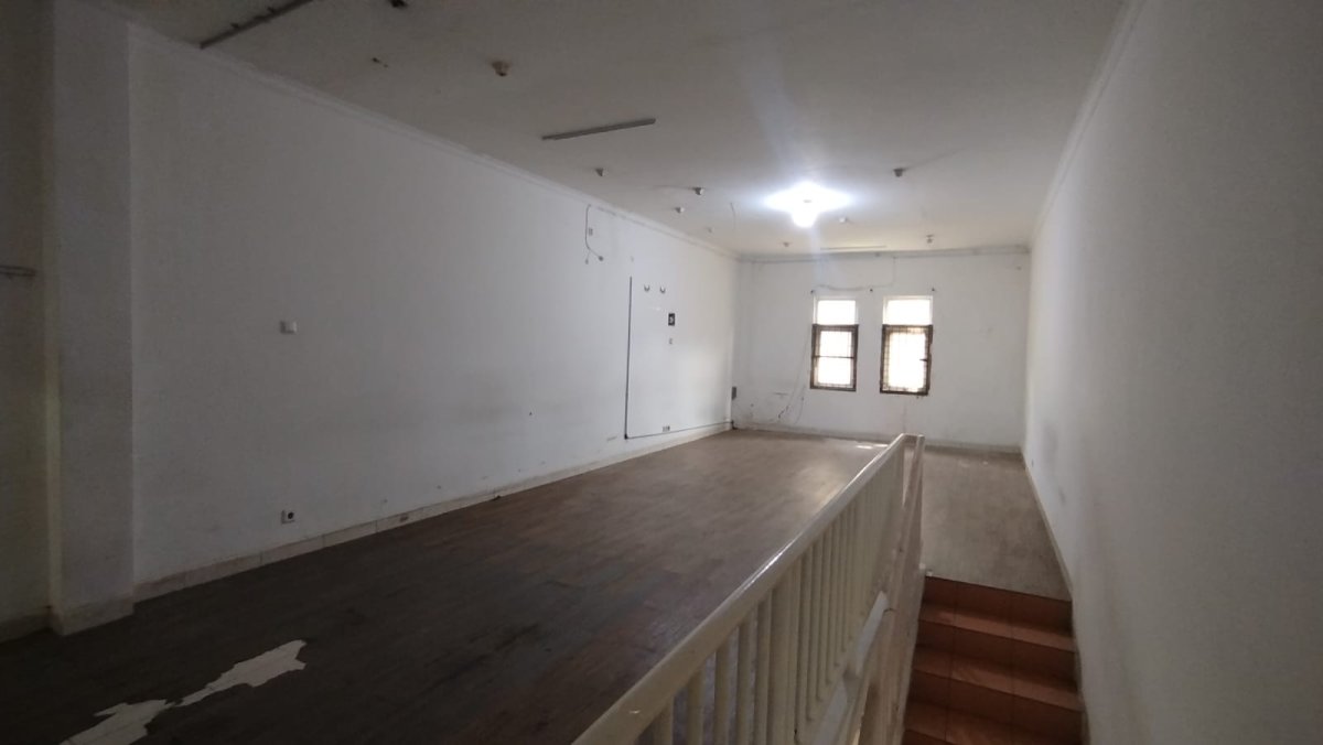 Dijual atau Disewakan Ruko 2 Lantai di Graha Raya Bintaro, Area Sangat Ramai - Foto 4