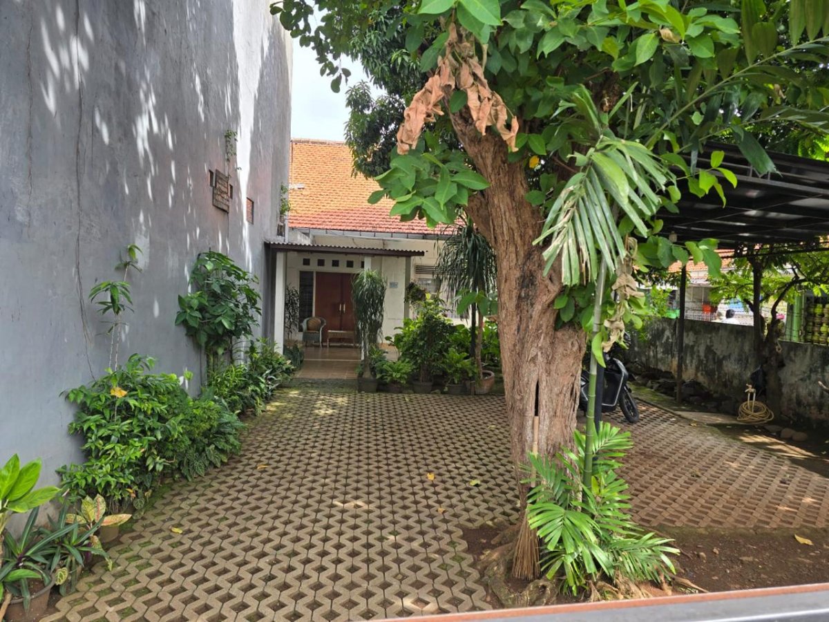 Dijual rumah Hoek di Mampang Prapatan Jakarta Selatan cocok untuk Kost - Foto 2