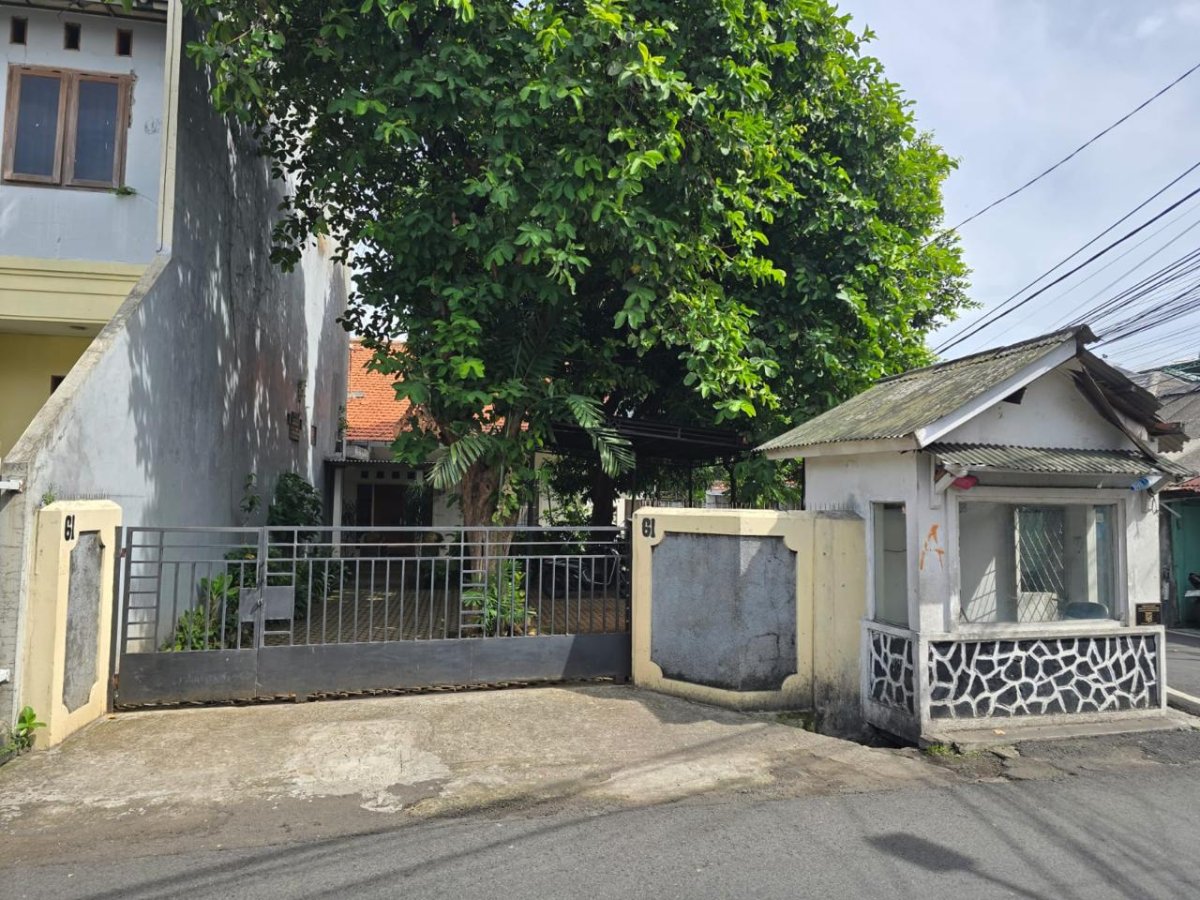 Dijual rumah Hoek di Mampang Prapatan Jakarta Selatan cocok untuk Kost