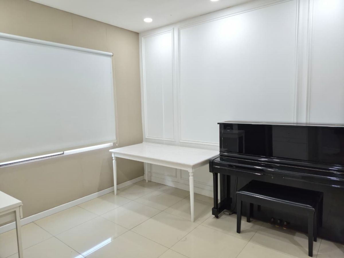 Dijual 3 Kamar Tidur Apartment Thamrin Residences dengan Interior Eksklusif View Swimming Pool - Jakarta Pusat