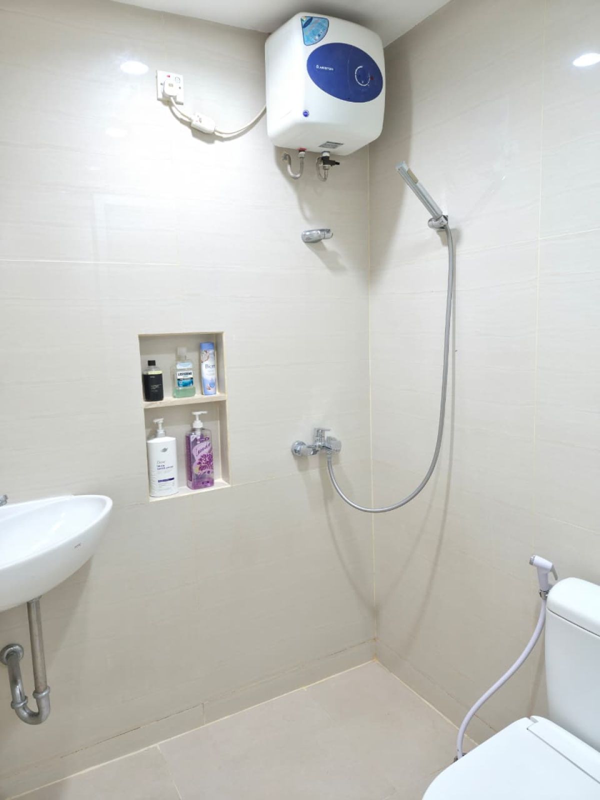 Dijual 3 Kamar Tidur Apartment Thamrin Residences dengan Interior Eksklusif View Swimming Pool - Jakarta Pusat - Foto 5