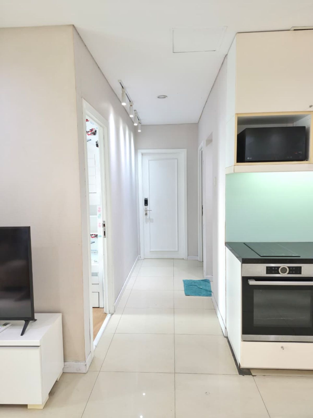 Dijual 3 Kamar Tidur Apartment Thamrin Residences dengan Interior Eksklusif View Swimming Pool - Jakarta Pusat - Foto 9