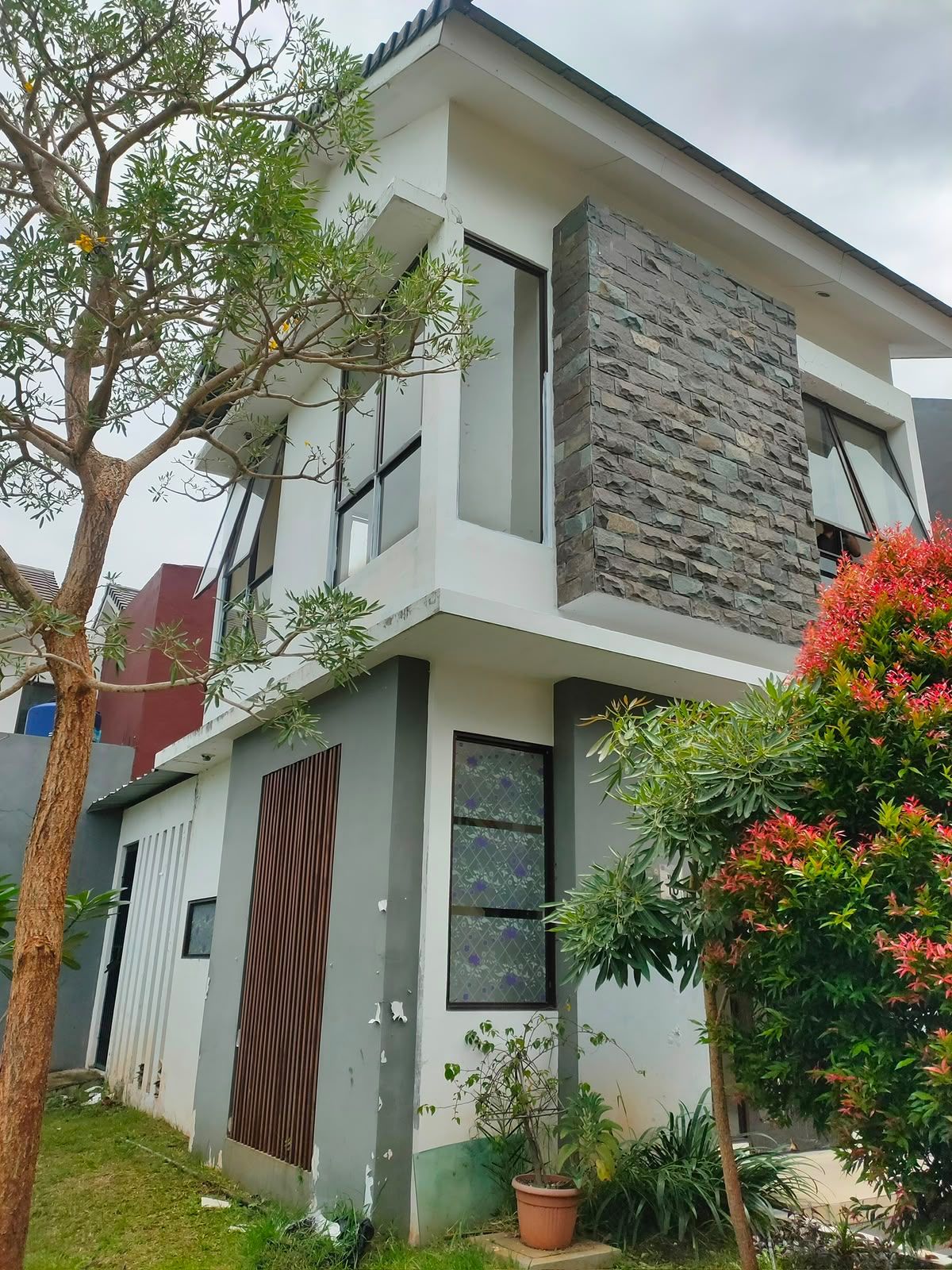 Dijual Rumah Hoek 2 Lantai di Graha Raya Bintaro, Viola Residence - Foto 2