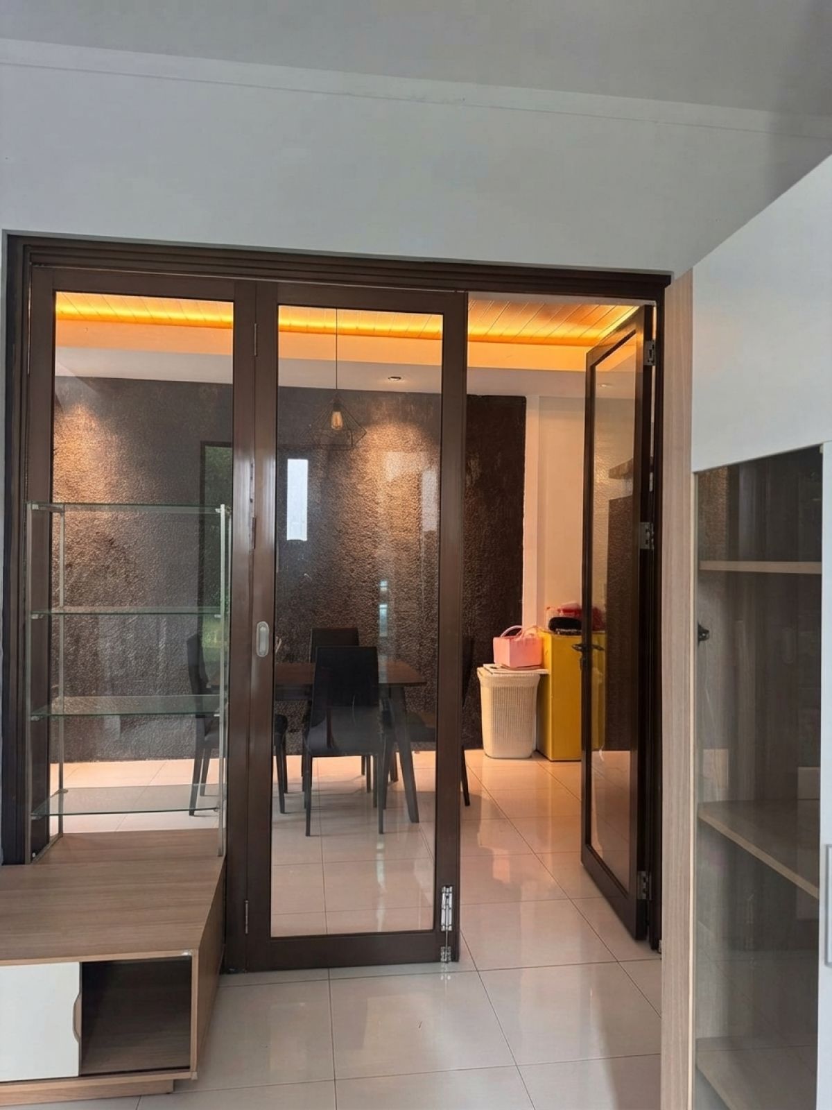 Dijual Rumah Siap Huni 2 Lantai Posisi Hook di Graha Raya Bintaro, Tangerang Selatan - Foto 4