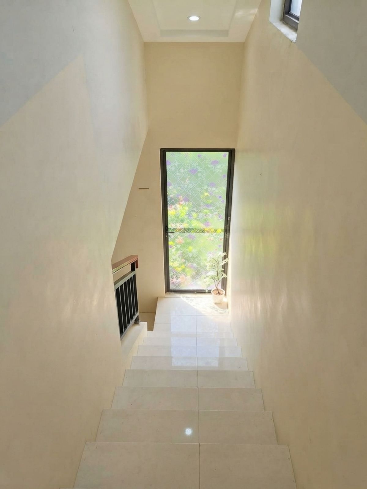 Dijual Rumah Siap Huni 2 Lantai Posisi Hook di Graha Raya Bintaro, Tangerang Selatan - Foto 7
