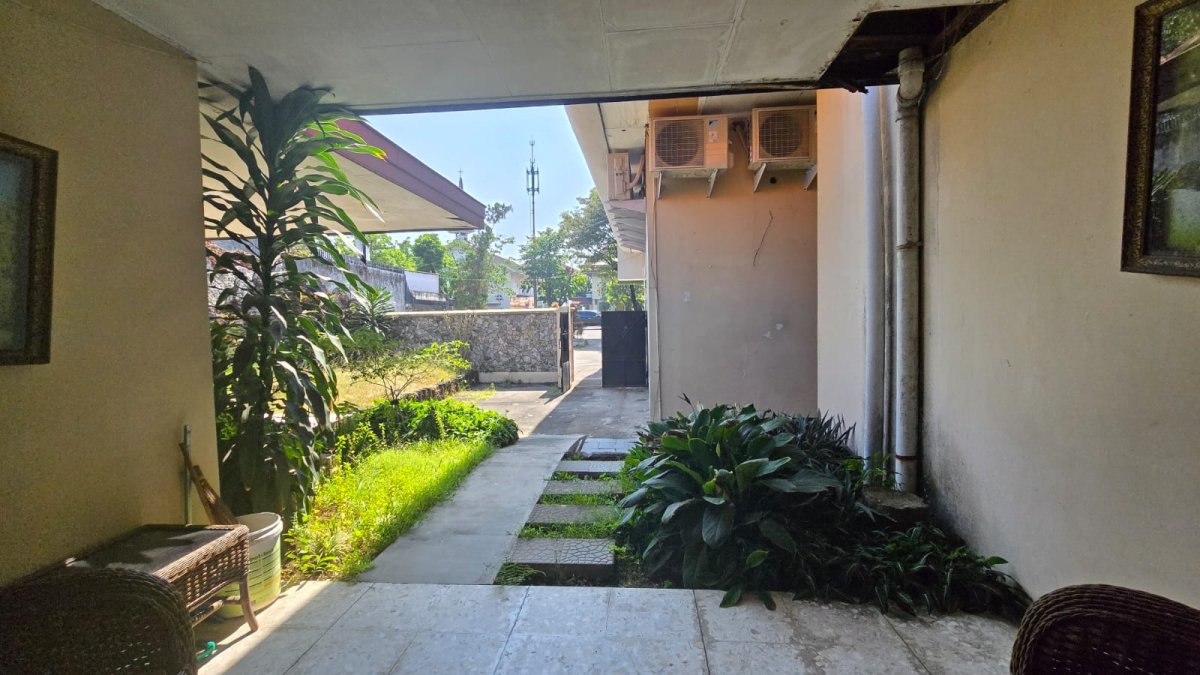 Rumah atau ruang usaha strategis di jalan slamet riyadi penumping laweyan solo - Foto 4