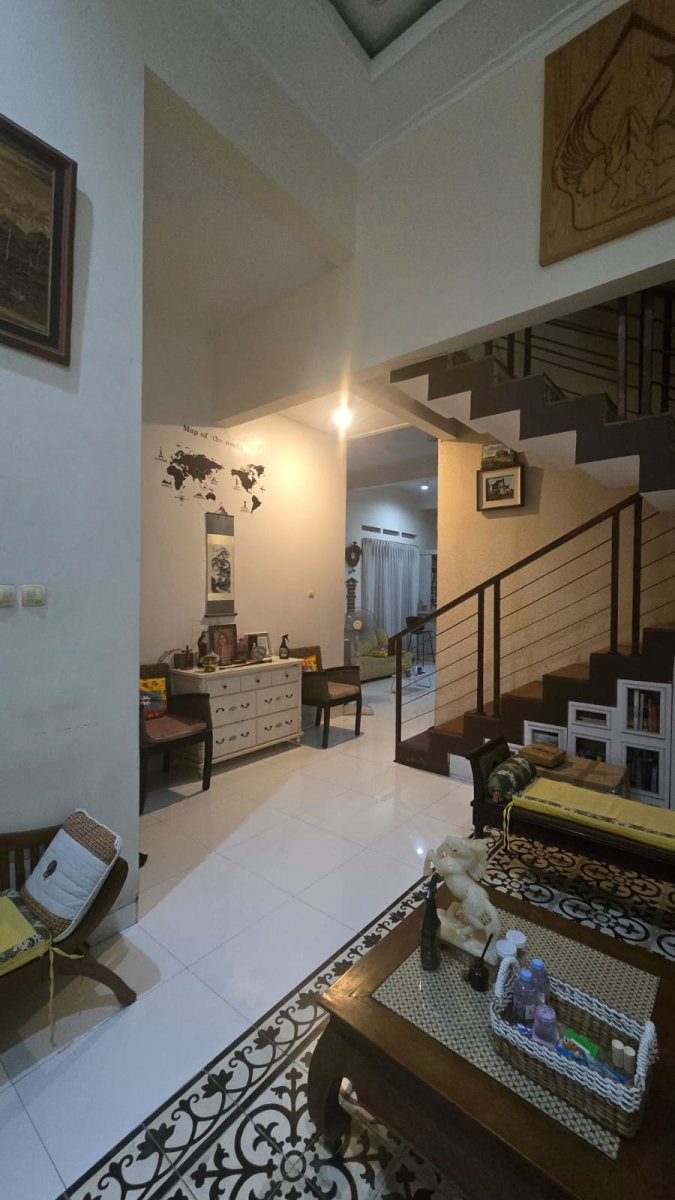 Rumah bagus siap pakai nuansa jawa classic di manahan mangkubumen banjarsari solo - Foto 2