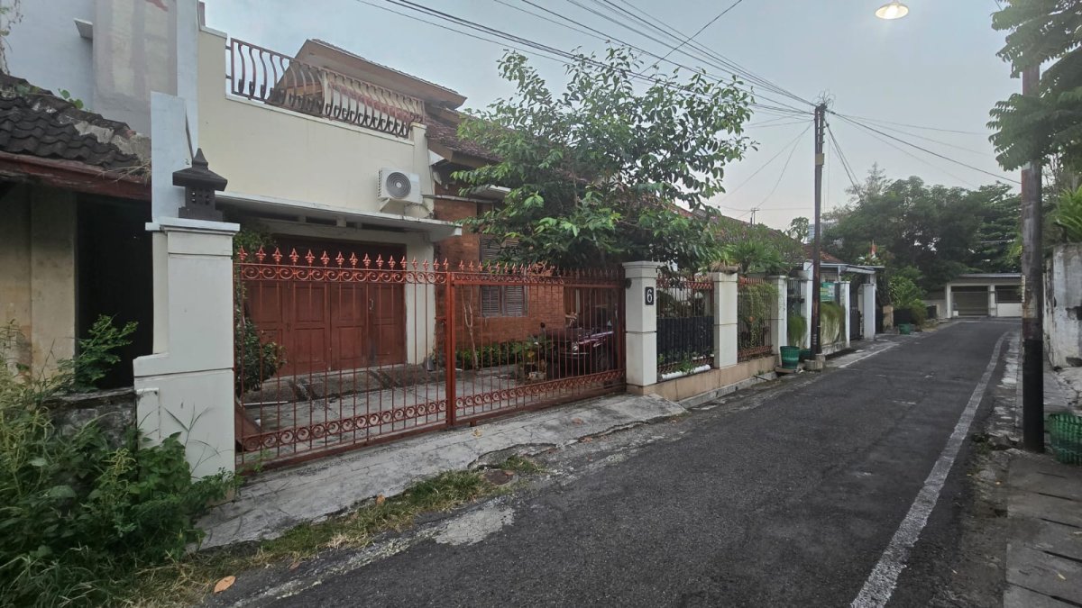 Rumah bagus siap pakai nuansa jawa classic di manahan mangkubumen banjarsari solo - Foto 6