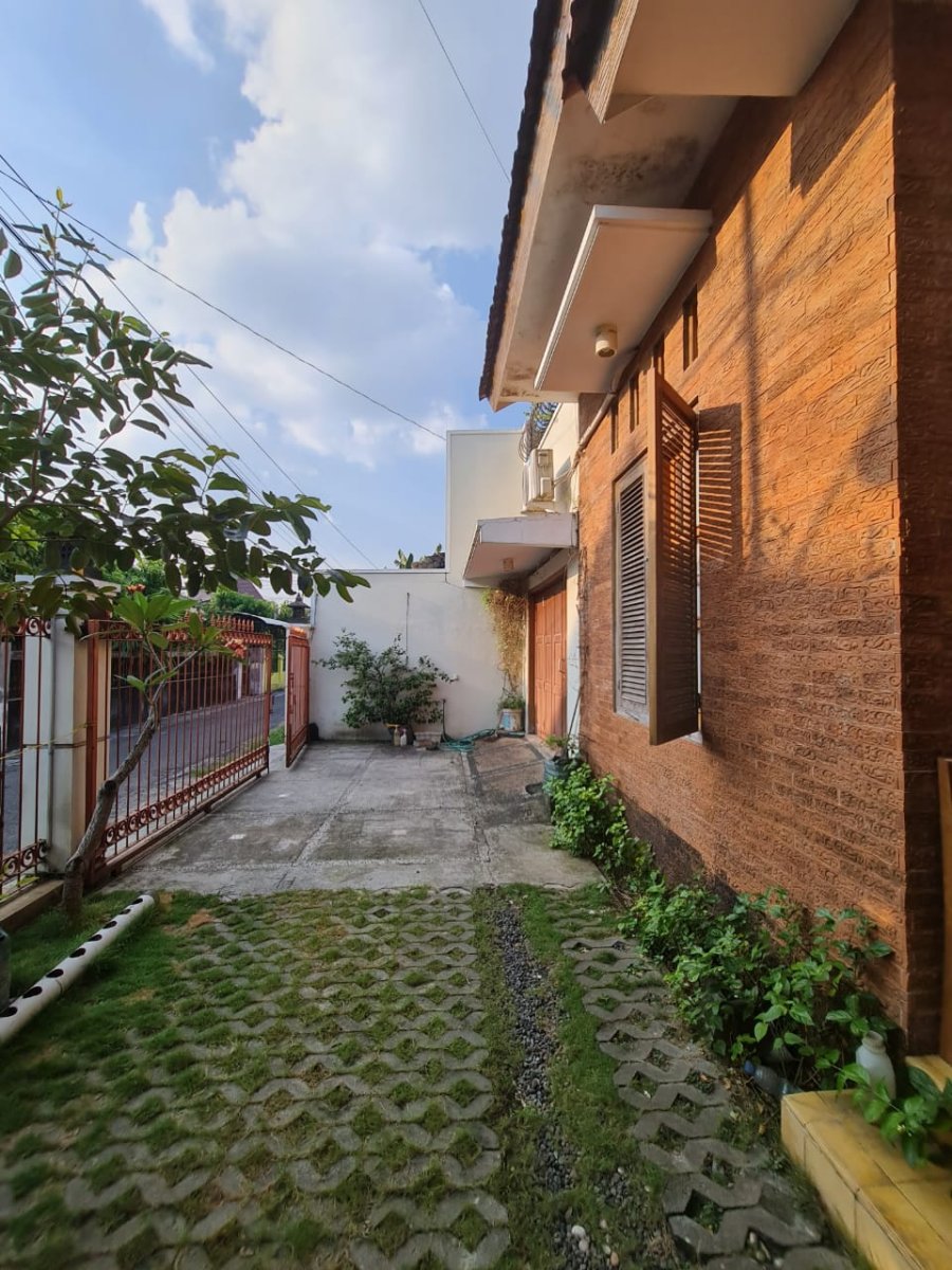 Rumah bagus siap pakai nuansa jawa classic di manahan mangkubumen banjarsari solo - Foto 7