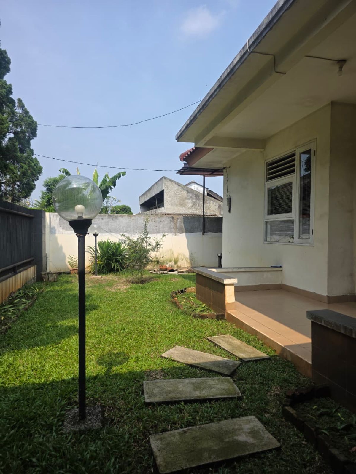 Dijual Rumah Rapih Di Jl. Denpasar, Cinere - Depok - Foto 2