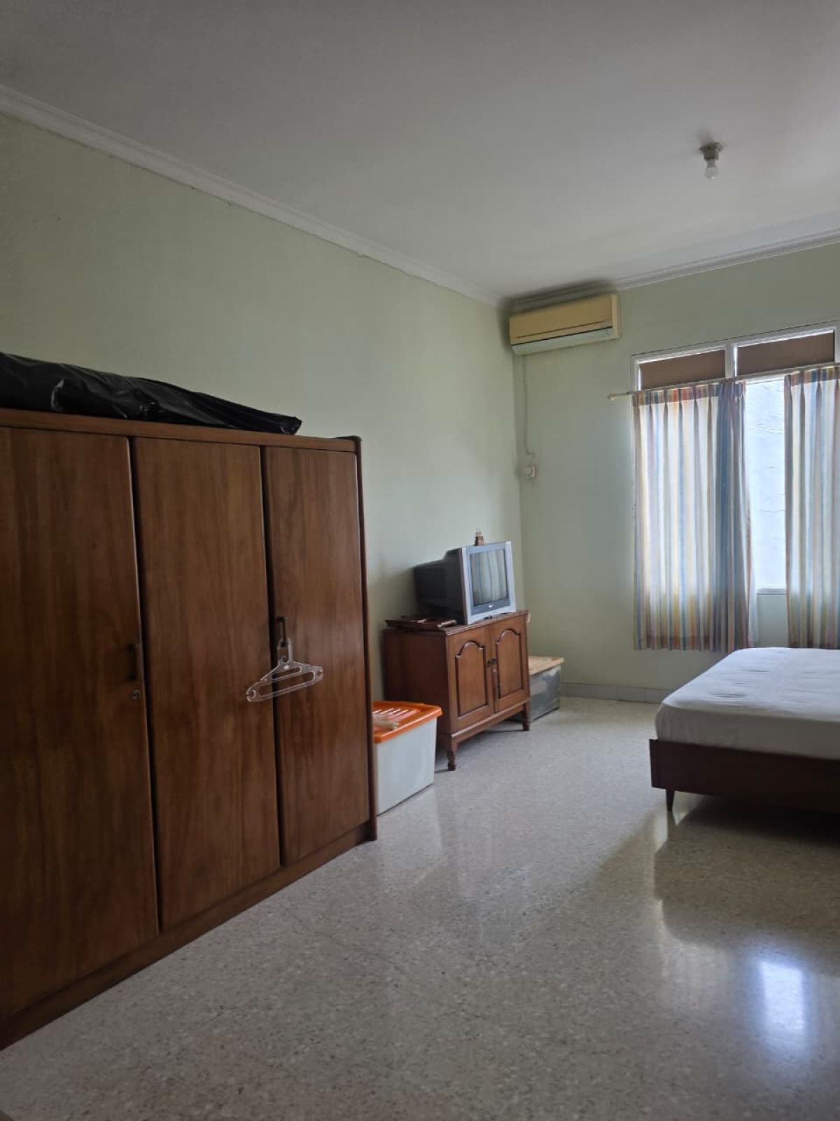 Dijual Rumah Rapih Di Jl. Denpasar, Cinere - Depok - Foto 4