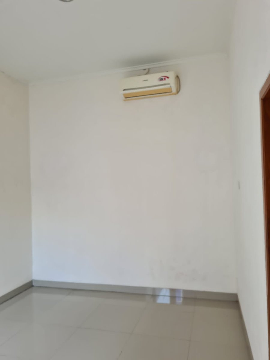 Disewakan rumah bagus 2 lantai dekat The Park & Pakuwon Mall Solo Baru - Foto 2