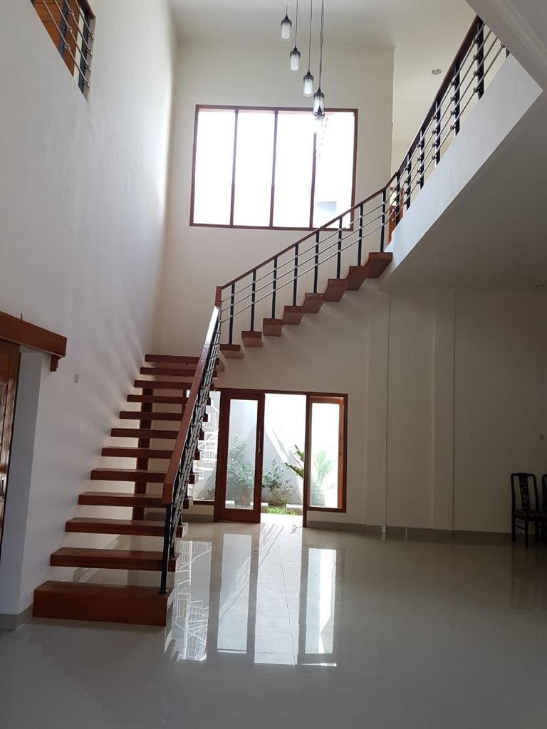 Disewakan rumah bagus 2 lantai dekat The Park & Pakuwon Mall Solo Baru - Foto 3