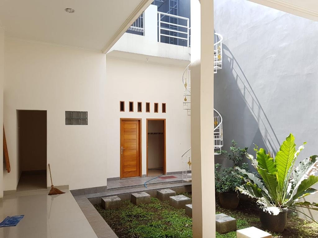 Disewakan rumah bagus 2 lantai dekat The Park & Pakuwon Mall Solo Baru - Foto 4