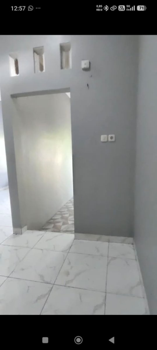 Disewakan rumah bagus 2 lantai, lokasi di banjarsari dekat manahan - Foto 5