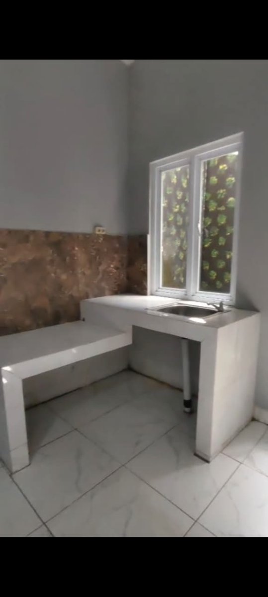 Disewakan rumah bagus 2 lantai, lokasi di banjarsari dekat manahan - Foto 11