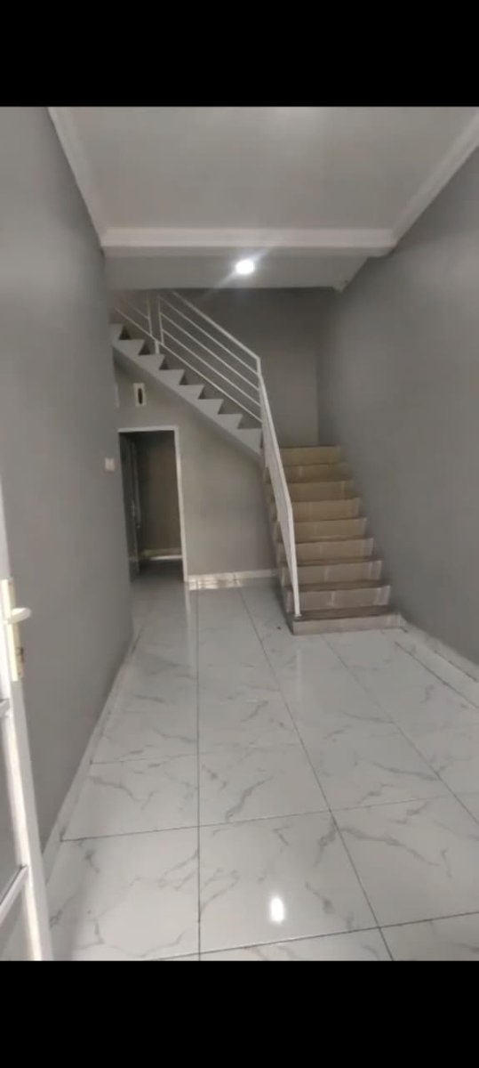 Disewakan rumah bagus 2 lantai, lokasi di banjarsari dekat manahan - Foto 14