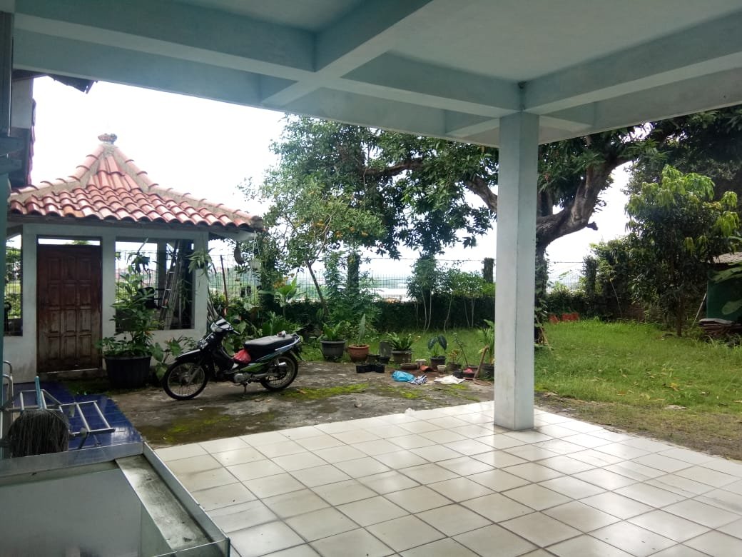 Rumah 2 Lantai & Lahan Luas di Karonsih Ngaliyan – View Kota Semarang, Bebas Banjir, Muat Banyak Mobil