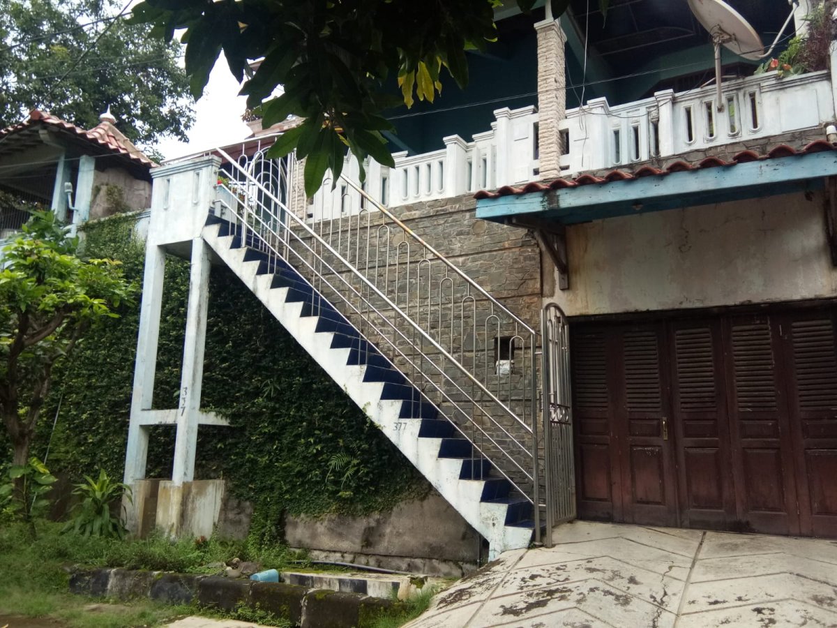 Rumah 2 Lantai & Lahan Luas di Karonsih Ngaliyan – View Kota Semarang, Bebas Banjir, Muat Banyak Mobil - Foto 2