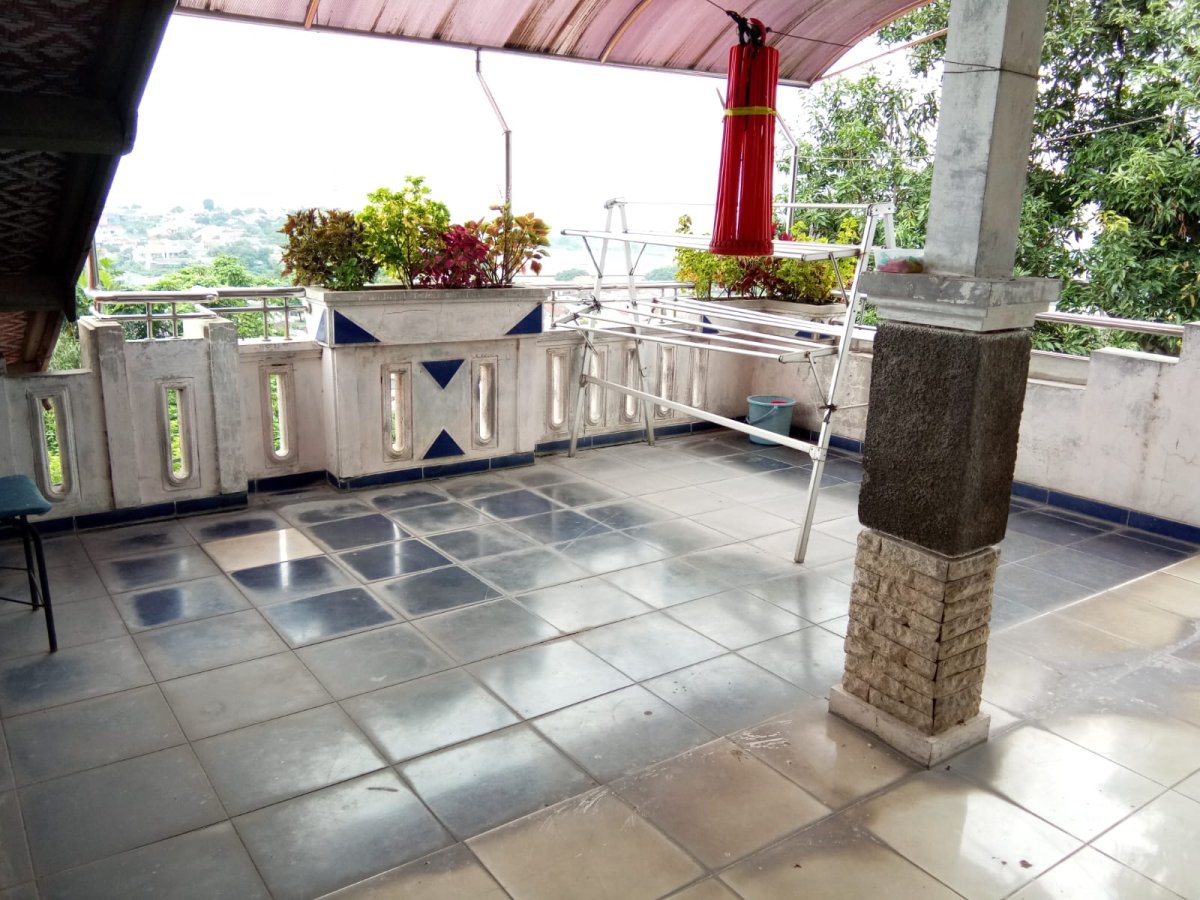 Rumah 2 Lantai & Lahan Luas di Karonsih Ngaliyan – View Kota Semarang, Bebas Banjir, Muat Banyak Mobil - Foto 4