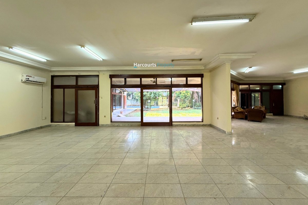 Disewakan Rumah Klasik Bagus dan Terawat Halaman Luas di Kemang - Foto 5