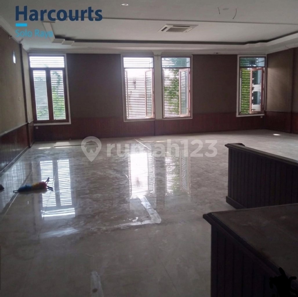 Ruko 2 Lantai Strategis Siap Pakai di Kawasan Bisnis Banjarsari, Solo - Foto 3