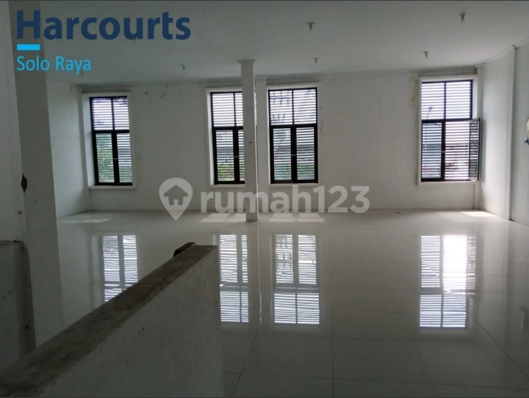 Ruko 2 Lantai Strategis Siap Pakai di Kawasan Bisnis Banjarsari, Solo - Foto 11