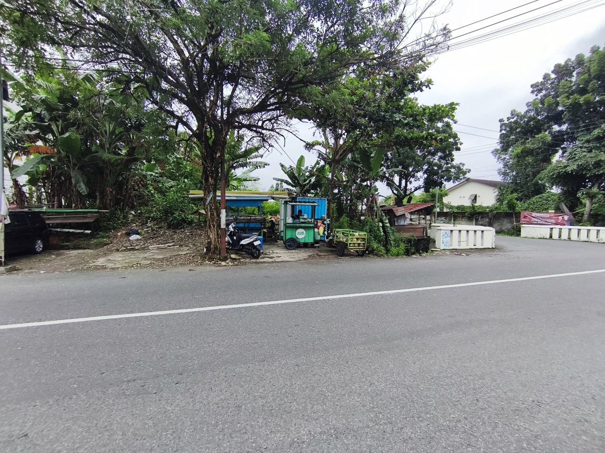 Tanah Strategis Hook di Jalan Adi Sumarmo, Nusukan, Solo