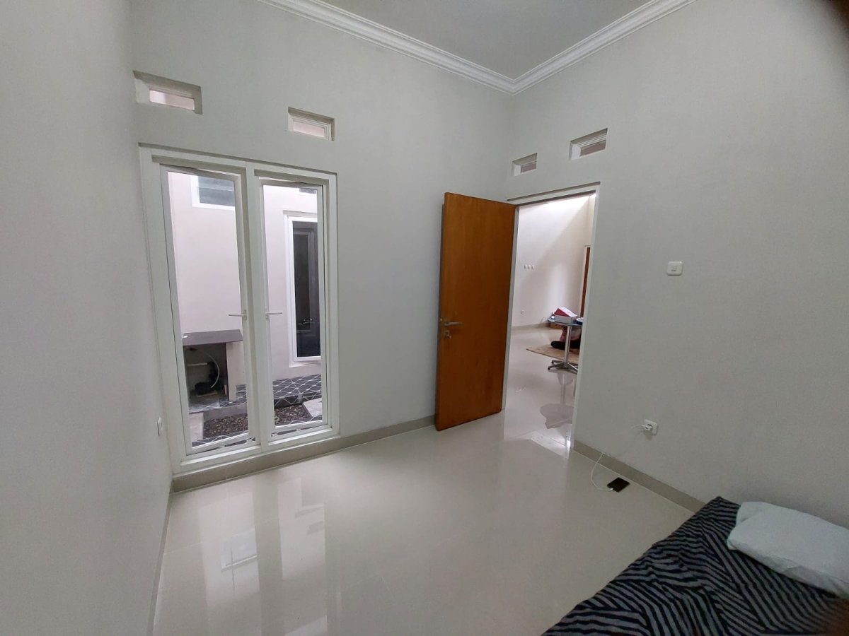 Rumah 2 Lantai Full Furnished di Cluster Colomadu - Foto 8