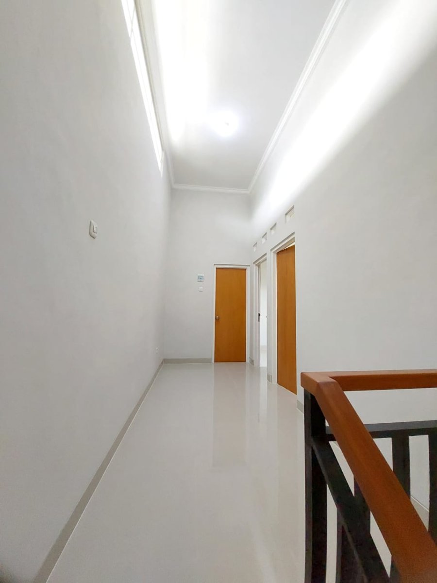 Rumah 2 Lantai Full Furnished di Cluster Colomadu - Foto 9