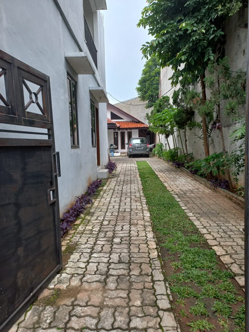Dijual rumah luas di Rengas sektor 2 Bintaro Tangerang Selatan