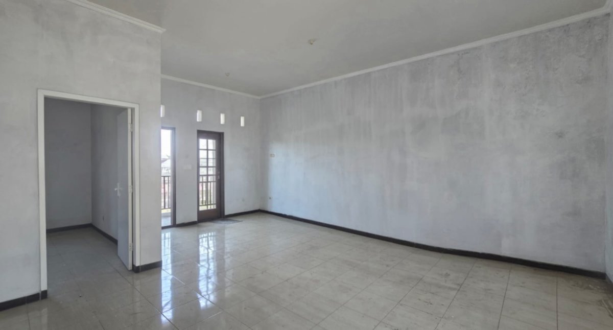 RUMAH 2 LANTAI SIAP HUNI – Dekat Mall Pakuwon Solo Baru - Foto 2