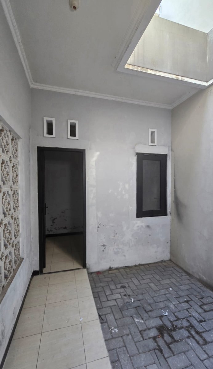 RUMAH 2 LANTAI SIAP HUNI – Dekat Mall Pakuwon Solo Baru - Foto 5