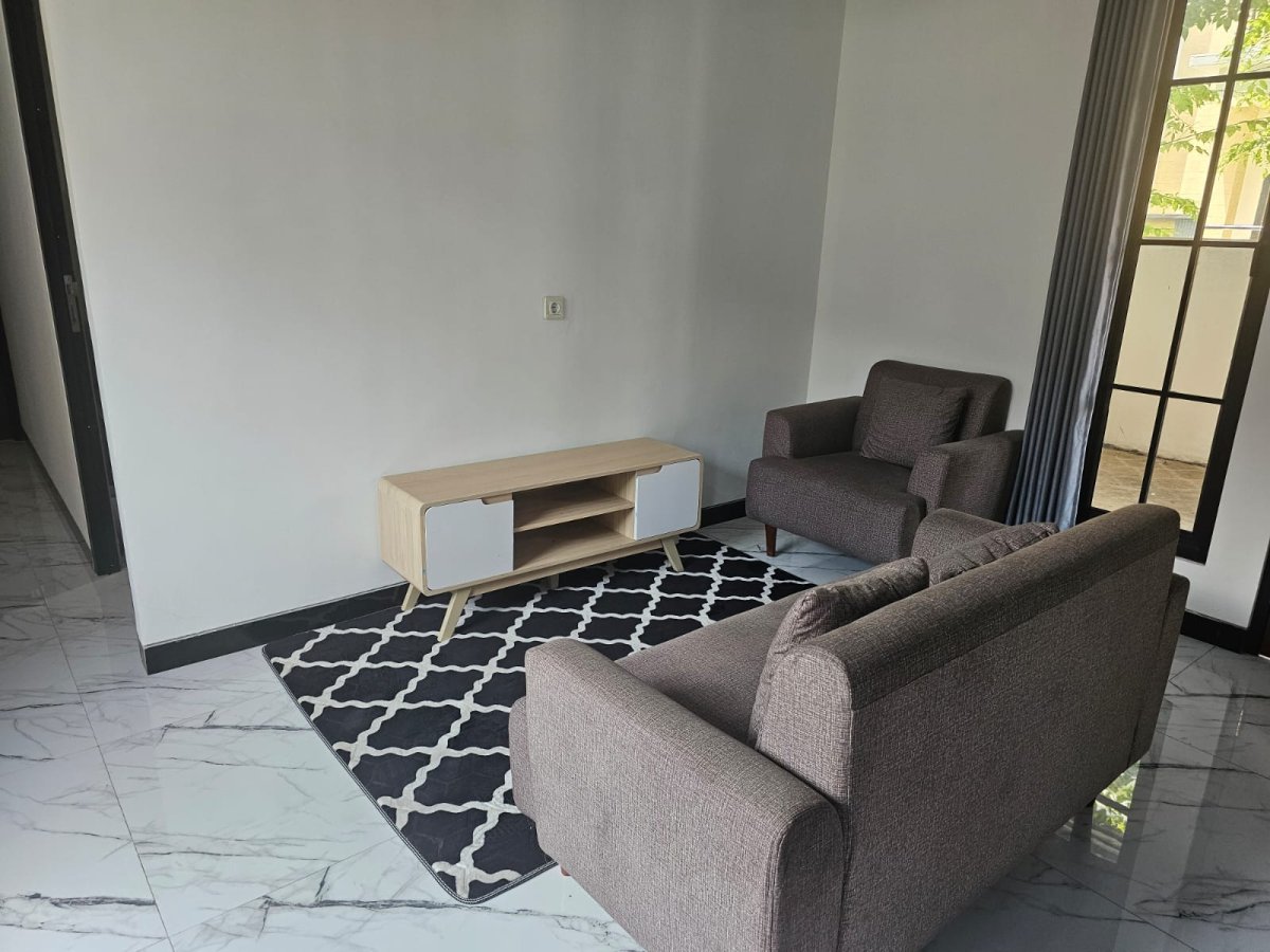Rumah Istimewa di Sayap Indraprasta Pusat Kota Semarang - Strategis, Carport Luas dan Siap Jual / Sewa! - Foto 2