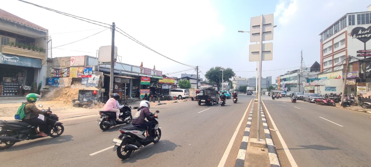 JUAL LAHAN HOEK SHM. AREA KOMERSIL PINGGIR JALAN JOGLO RAYA. LT 592 M2. LEBAR MUKA 20 MTR