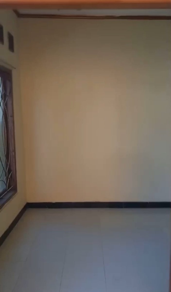 For Sale / Rent : Rumah strategis siap huni ( semi furnished ) - Foto 4