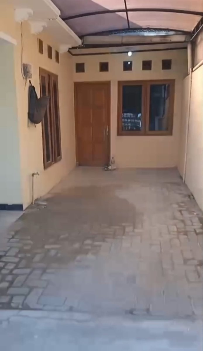 For Sale / Rent : Rumah strategis siap huni ( semi furnished ) - Foto 5
