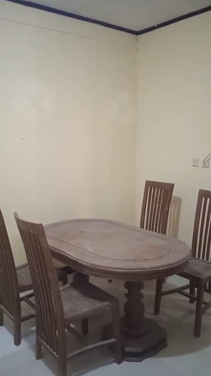 For Sale / Rent : Rumah strategis siap huni ( semi furnished ) - Foto 6
