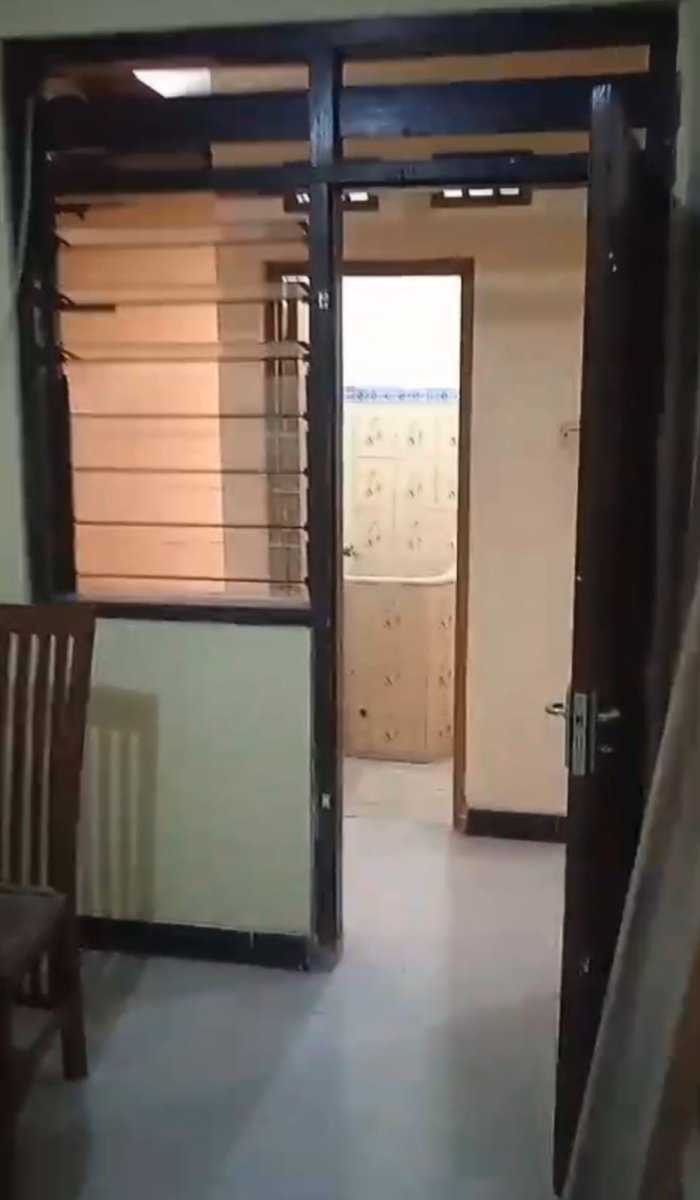 For Sale / Rent : Rumah strategis siap huni ( semi furnished ) - Foto 7