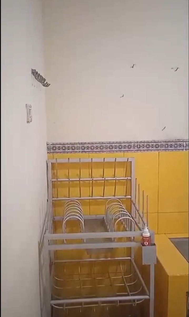 For Sale / Rent : Rumah strategis siap huni ( semi furnished ) - Foto 9