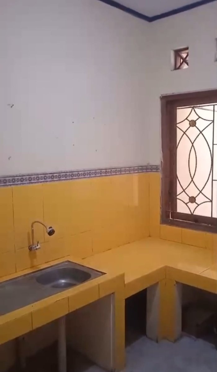 For Sale / Rent : Rumah strategis siap huni ( semi furnished ) - Foto 10