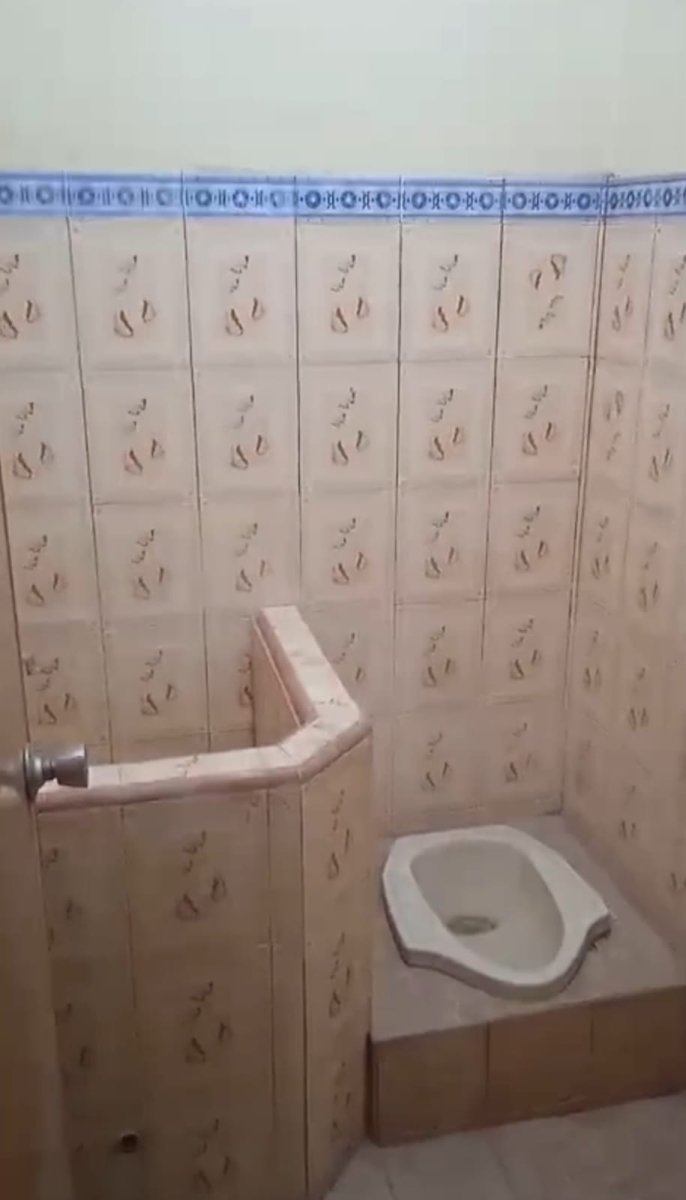 For Sale / Rent : Rumah strategis siap huni ( semi furnished ) - Foto 11