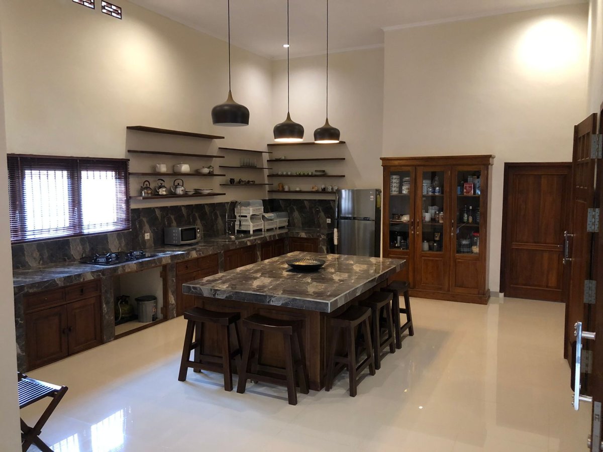 Mewah Lokasi dekat 3 Wisata Alam di Kota Ngawi, Jawa Timur Full Furnished Kondisi Siap Pakai - Foto 4
