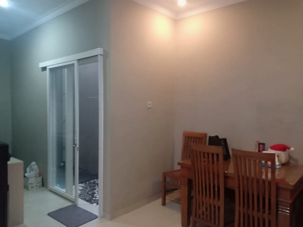 Rumah Bagus2 Lantai (Full Furnished) di Cluster Gedongan Colomadu - Foto 2