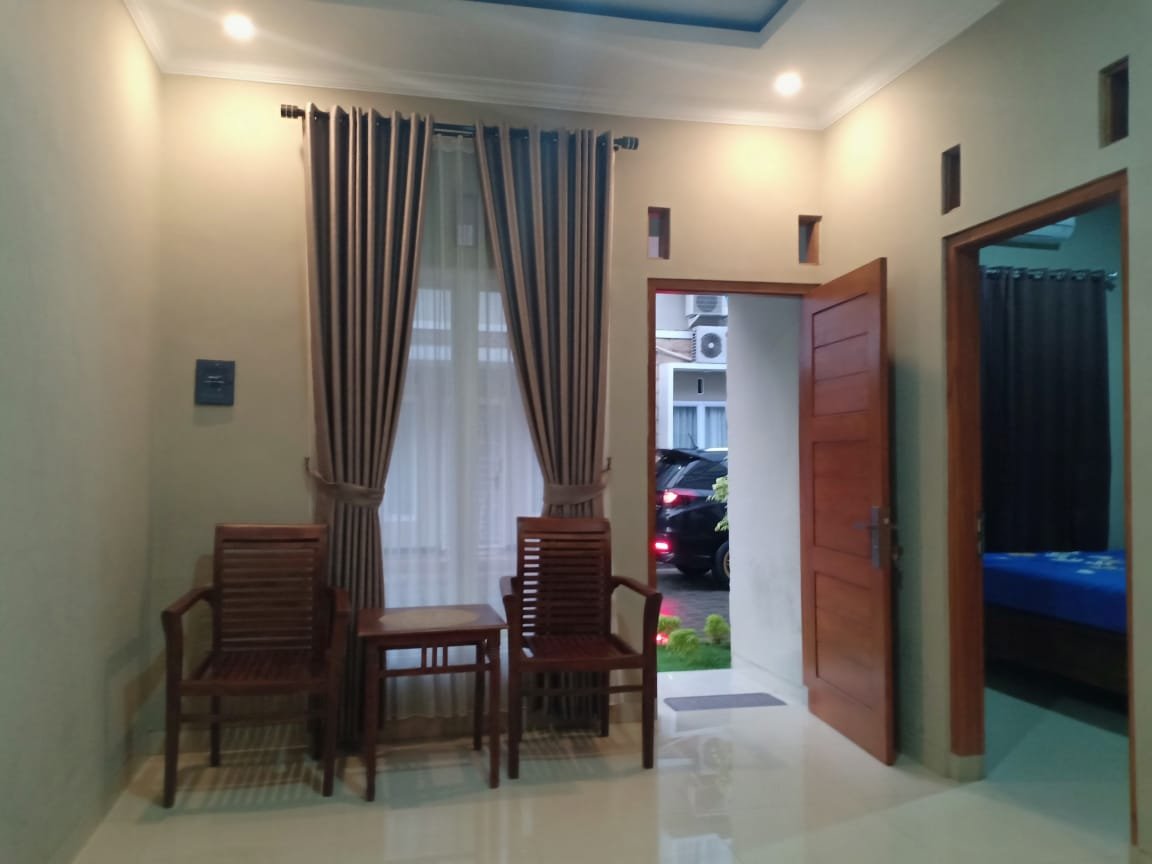 Rumah Bagus2 Lantai (Full Furnished) di Cluster Gedongan Colomadu - Foto 5