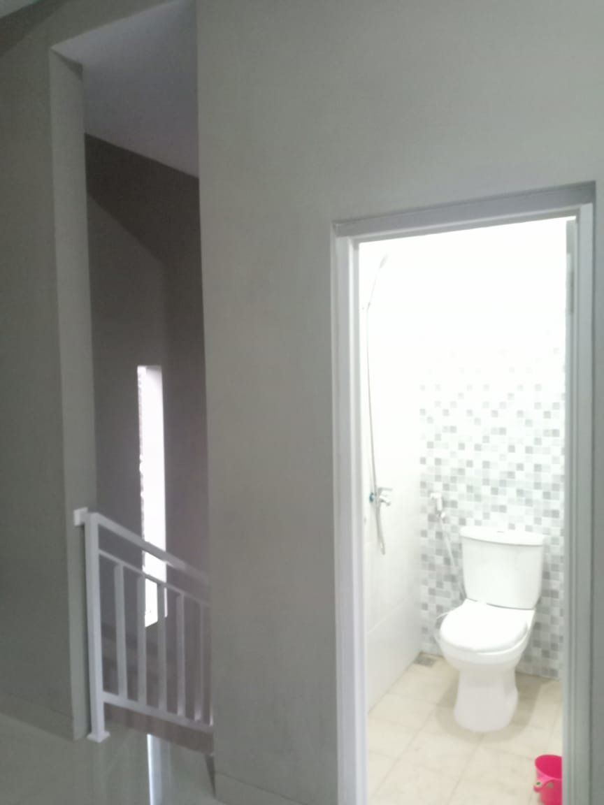 Rumah Bagus2 Lantai (Full Furnished) di Cluster Gedongan Colomadu - Foto 6
