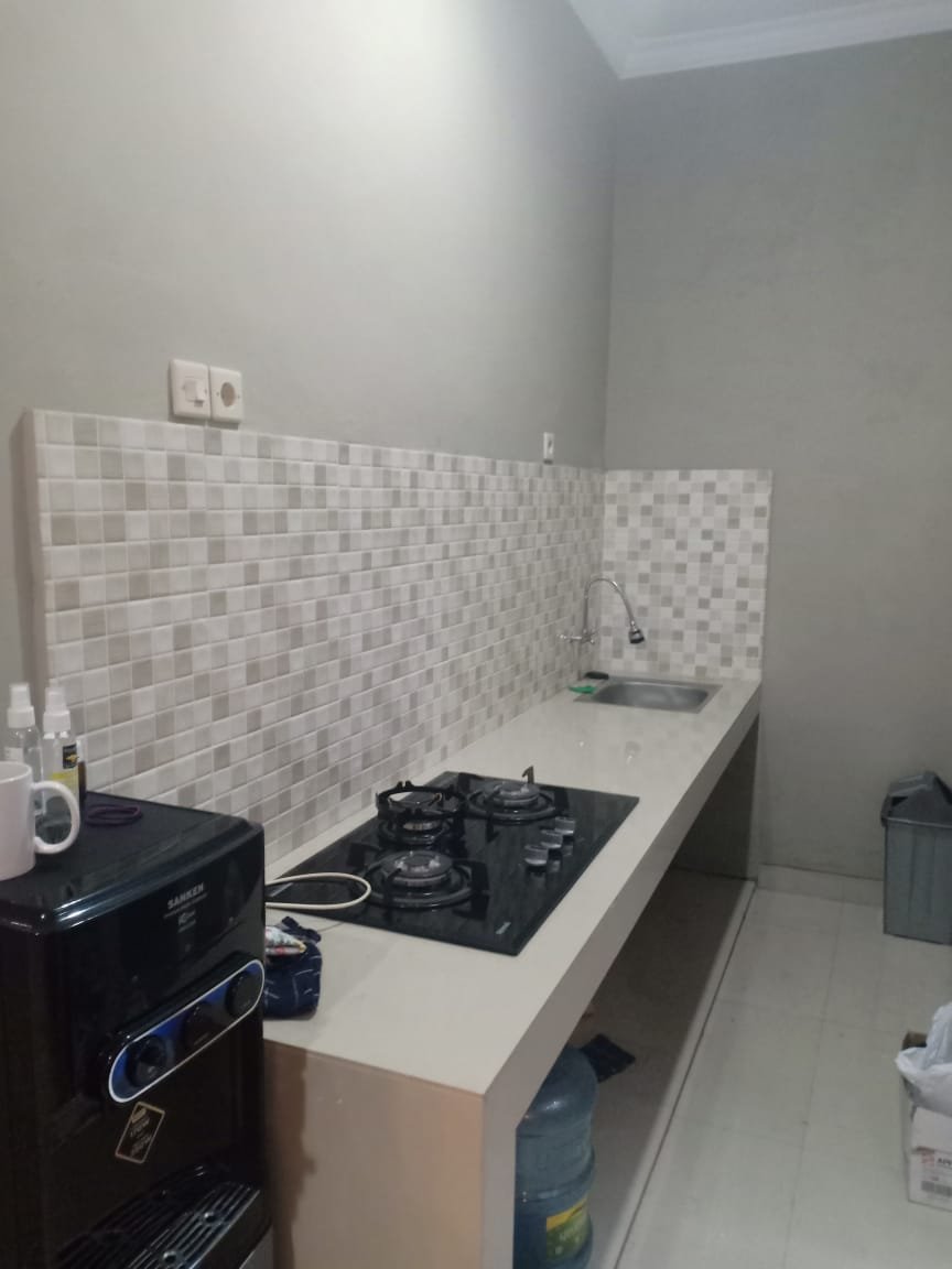 Rumah Bagus2 Lantai (Full Furnished) di Cluster Gedongan Colomadu - Foto 7