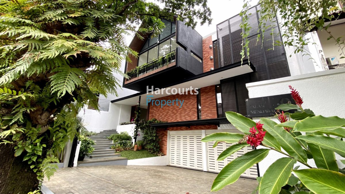 Disewakan Rumah Modern Terawat Area Jl. Mendawai Kebayoran Baru